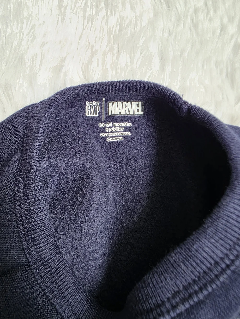GAP Navy Crewneck Sweatshirt with Captain America Emblem - Kids